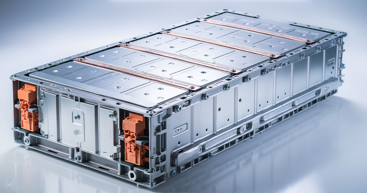 KI-generiertes Symbolbild: Lithium-Ionen-Batteriemodul in geöffnetem Gehäuse
